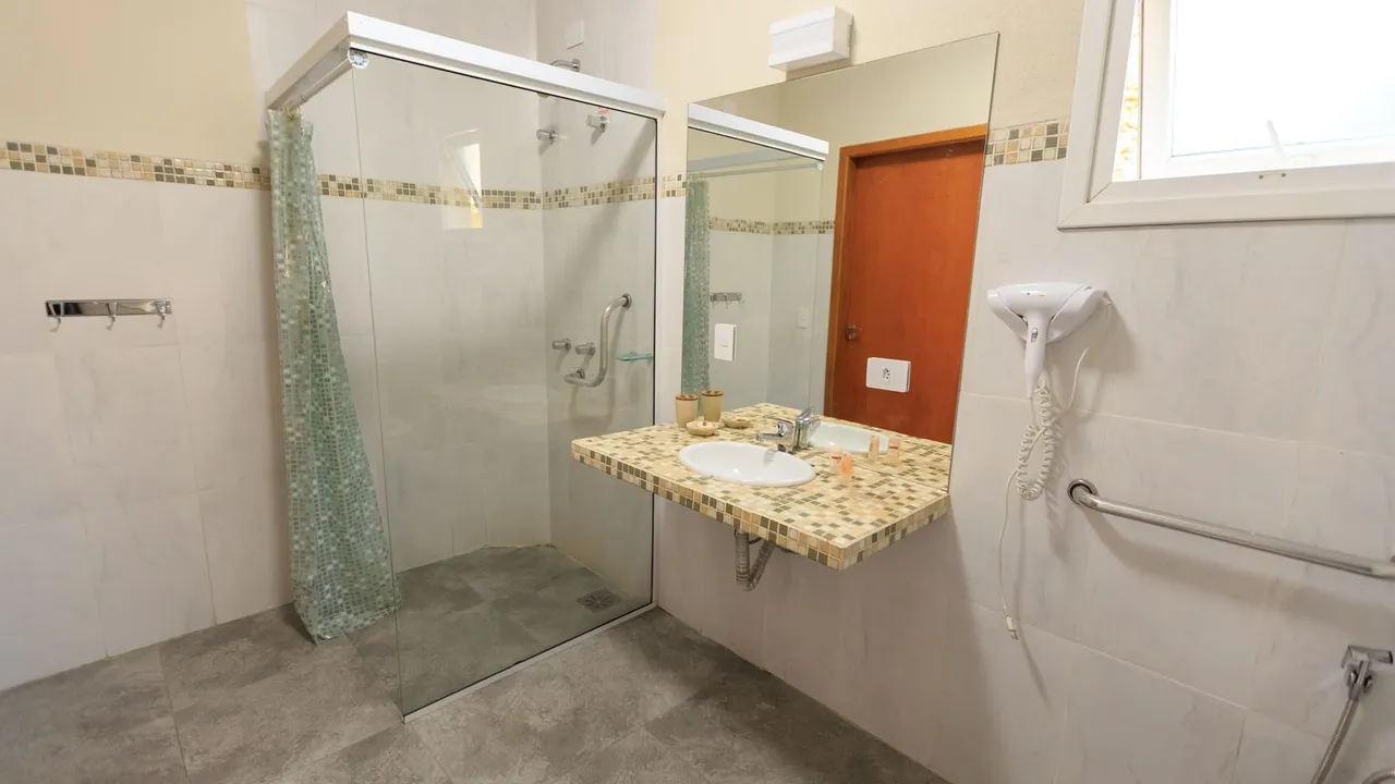 Décomposer le coût d'une douche de plain-pied, du receveur à la pose.